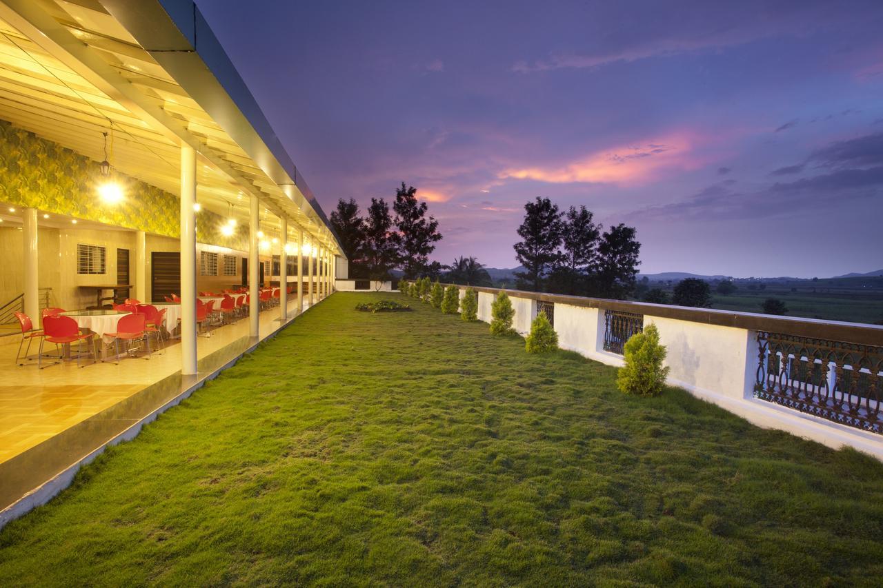 Gp Hotels And Resorts Nášik Exteriér fotografie